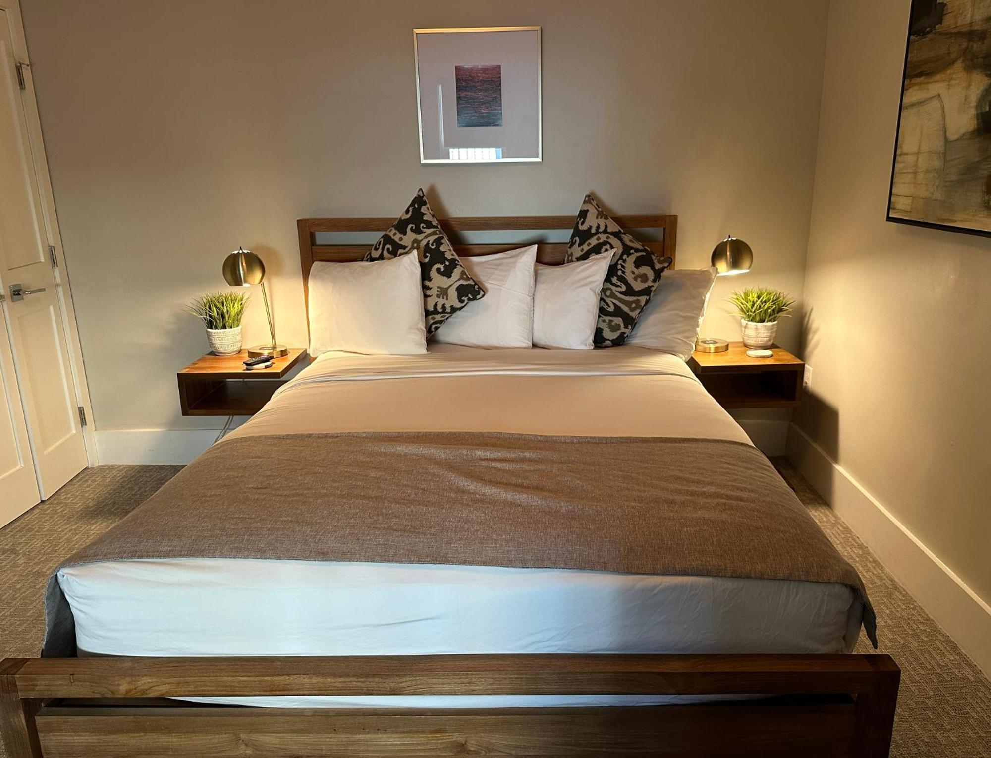 Entire Modern 7 Unit 7 Bath Boutique Inn نيوبورت المظهر الخارجي الصورة