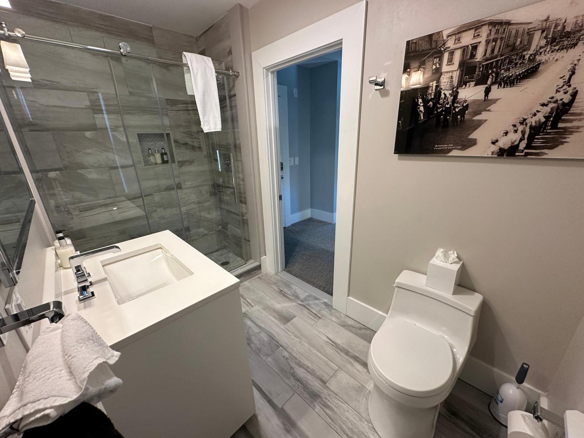 Entire Modern 7 Unit 7 Bath Boutique Inn نيوبورت المظهر الخارجي الصورة