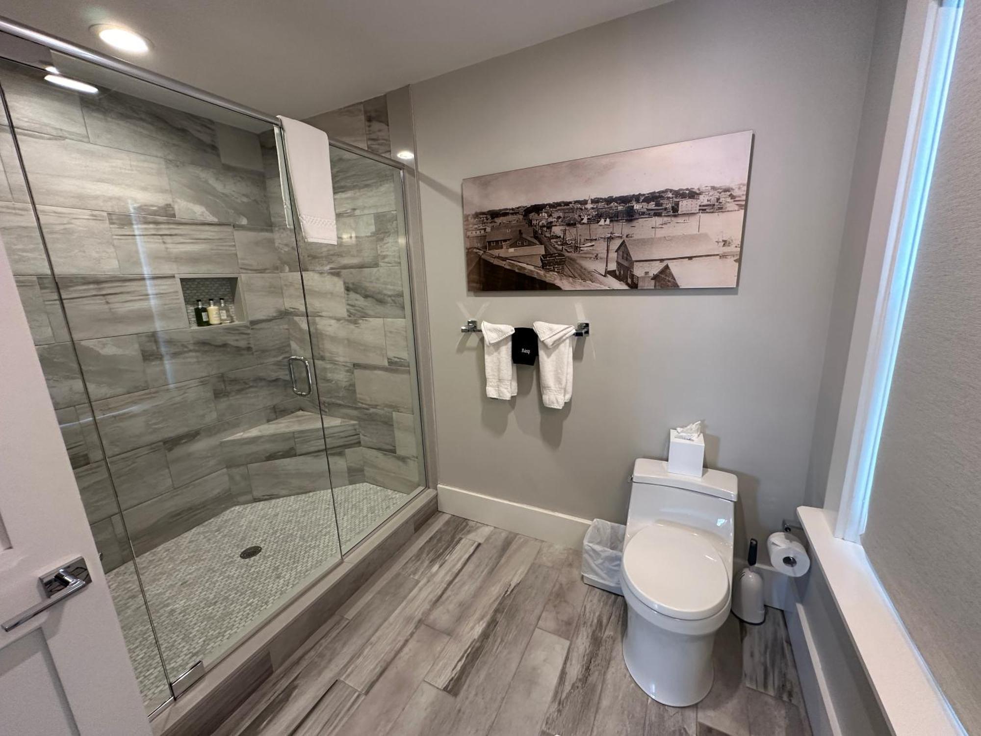 Entire Modern 7 Unit 7 Bath Boutique Inn نيوبورت المظهر الخارجي الصورة