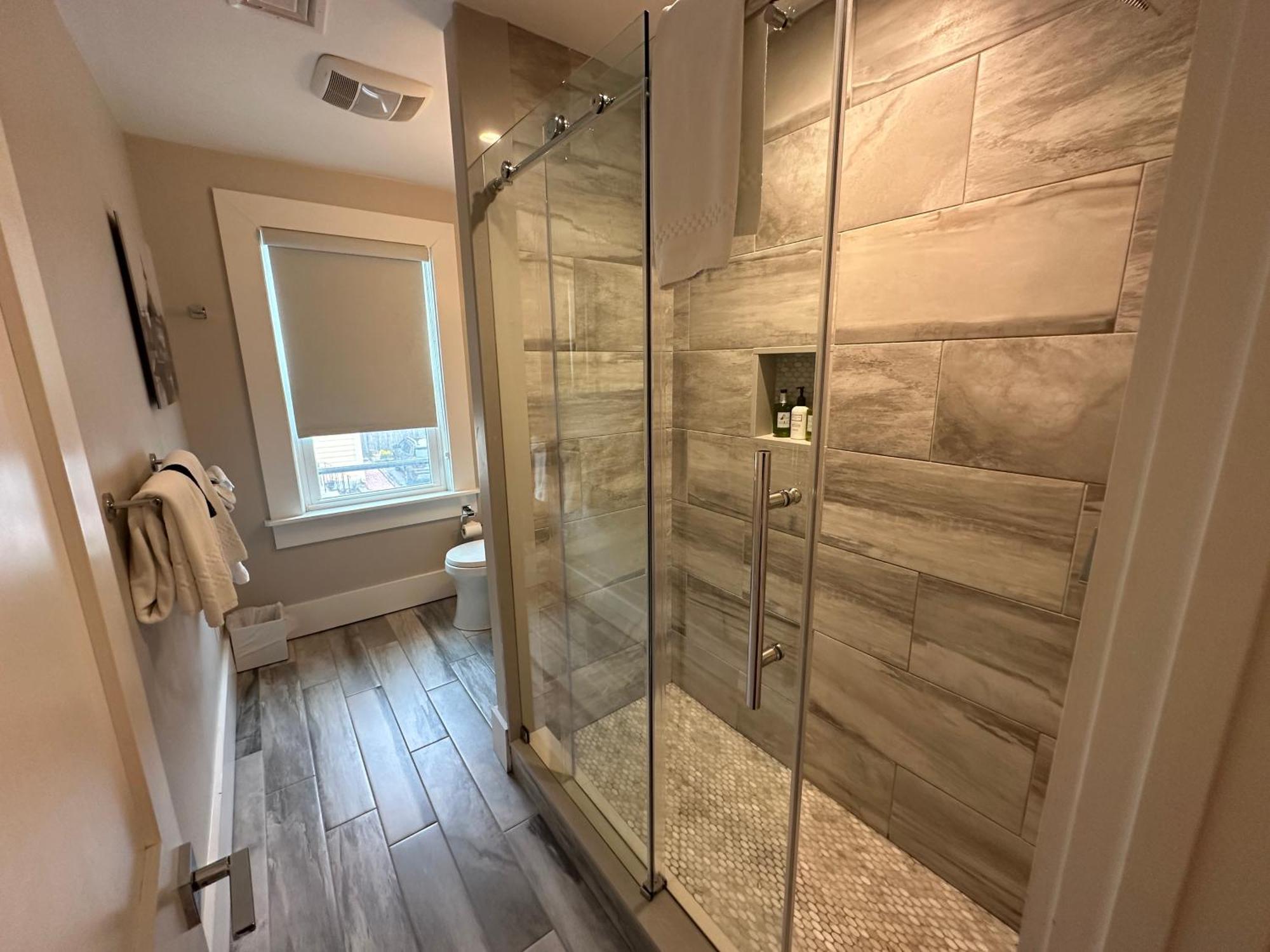 Entire Modern 7 Unit 7 Bath Boutique Inn نيوبورت المظهر الخارجي الصورة