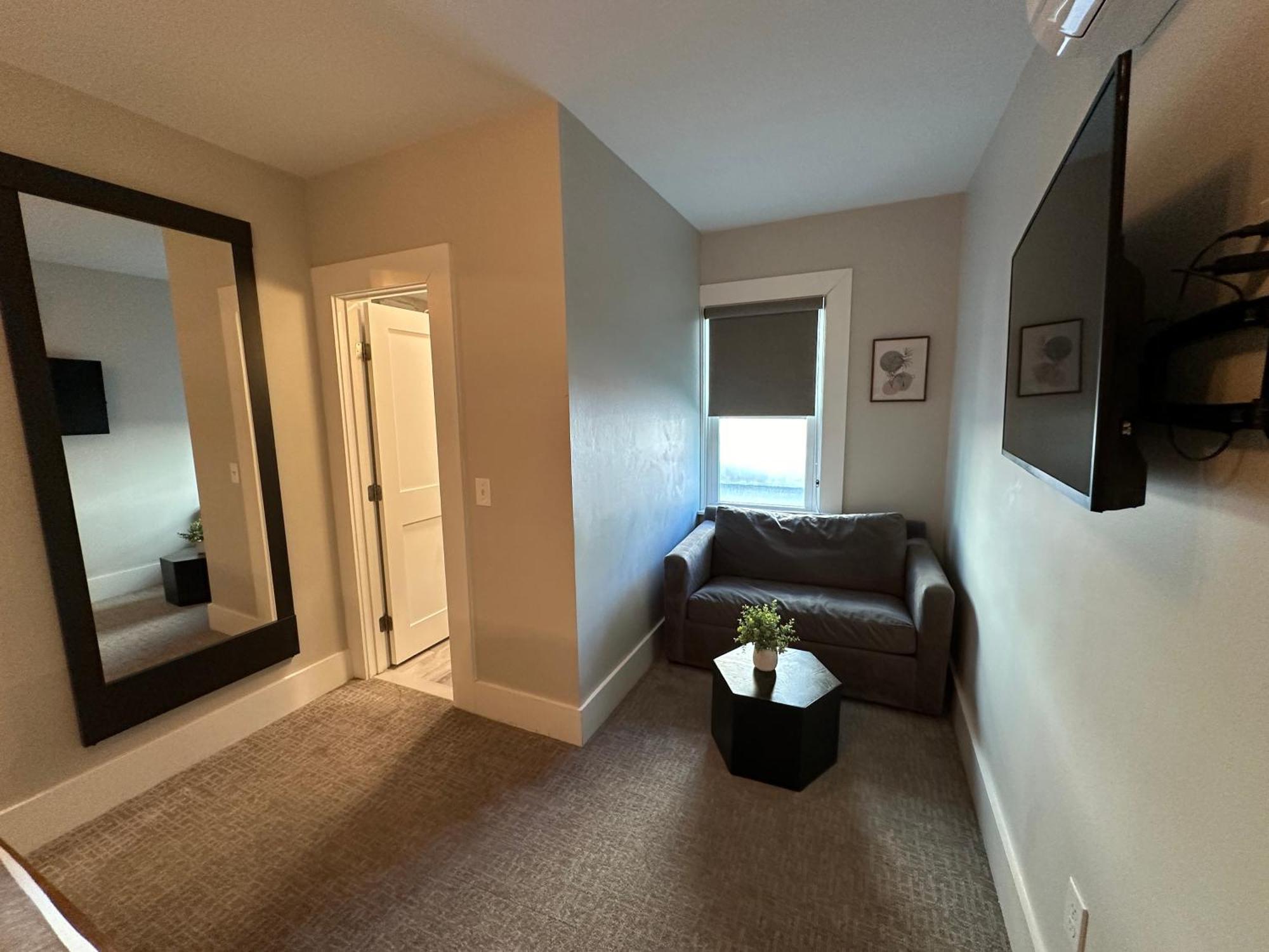 Entire Modern 7 Unit 7 Bath Boutique Inn نيوبورت المظهر الخارجي الصورة